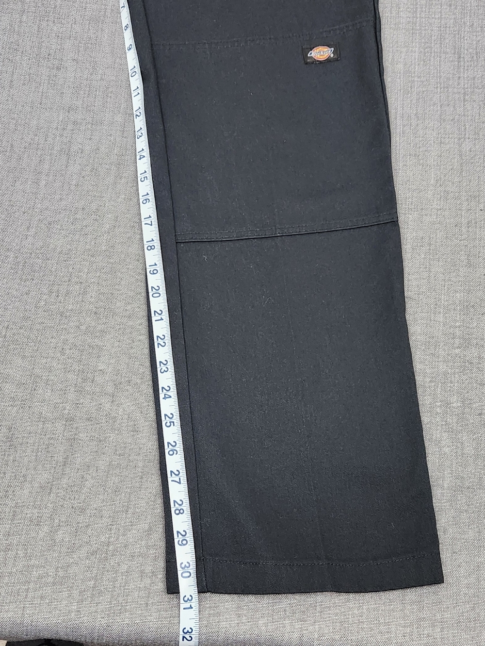 Dickies Loose Fit Black Utility Reinforced Knee Pants. 30 × 32 - Picture 6 of 10